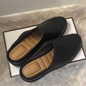 Kelly & Katie Black Slip-On Mules with Tan Insole. Size: 9.5 womens